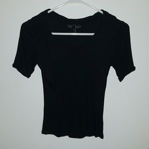 Mid-sleeve shirt